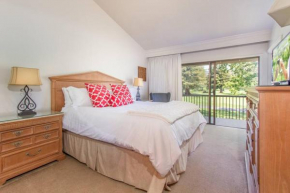 Top Floor Napa Condo w/ Golf Views Near Wineries
